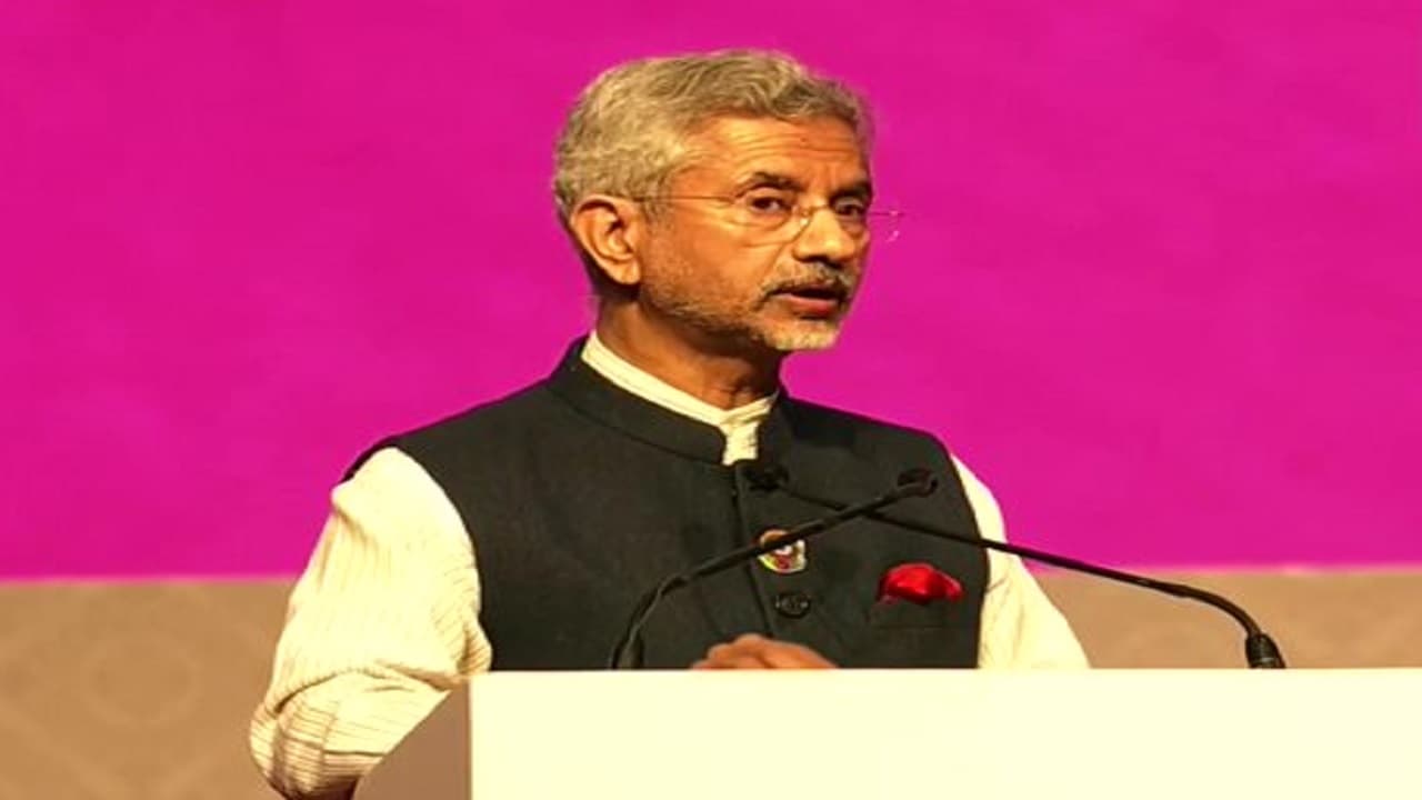 Pravasi Bharatiya Sammelan: जयशंकर बोले- भारत को विश्व से जोड़ रही देश की युवा पीढ़ी Pravasi Bharatiya Sammelan: जयशंकर बोले- भारत को विश्व से जोड़ रही देश की युवा पीढ़ी