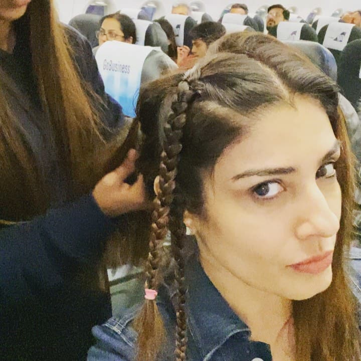 नए लुक में छा गईं  रवीना, कुछ इस कदर संवारा अपने बालों को