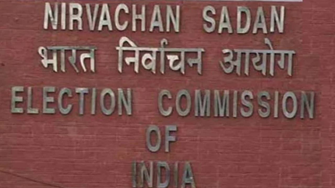 HP Gujarat Election 2022: हिमाचल-गुजरात में चुनाव पूर्व EC का बड़ा एक्शन, भारी मात्रा में कैश व शराब जब्त HP Gujarat Election 2022: हिमाचल-गुजरात में चुनाव पूर्व EC का बड़ा एक्शन, भारी मात्रा में कैश व शराब जब्त