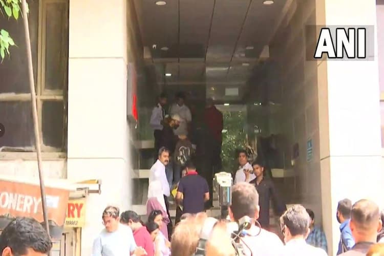 National Herald Case: ED ने दिल्ली के नेशनल हेराल्ड दफ्तर सहित 12 ठिकानों पर मारा छापा