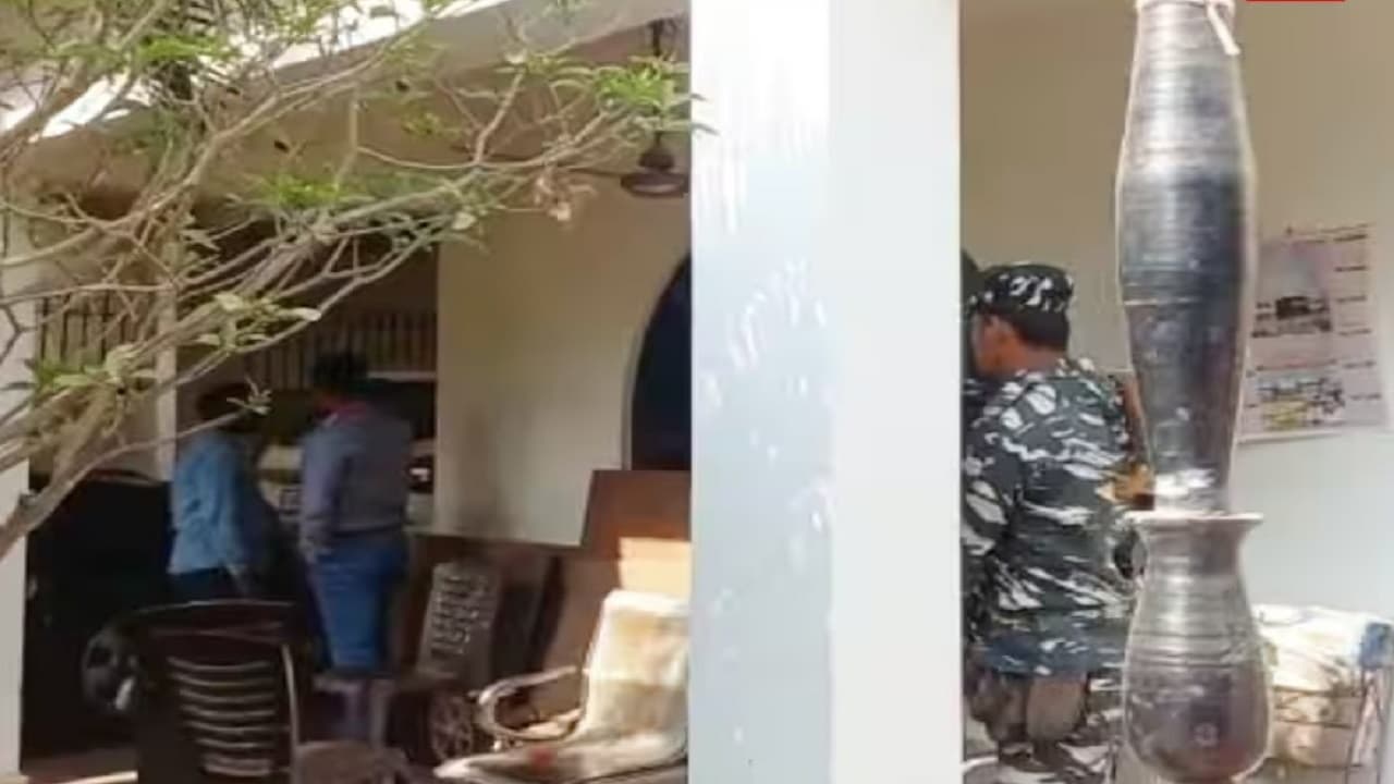 ED Raid: दिल्ली-NCR व मुंबई में लालू यादव के करीबियों के ठिकानों पर छापेमारी, CBI आज भी करेगी जांच