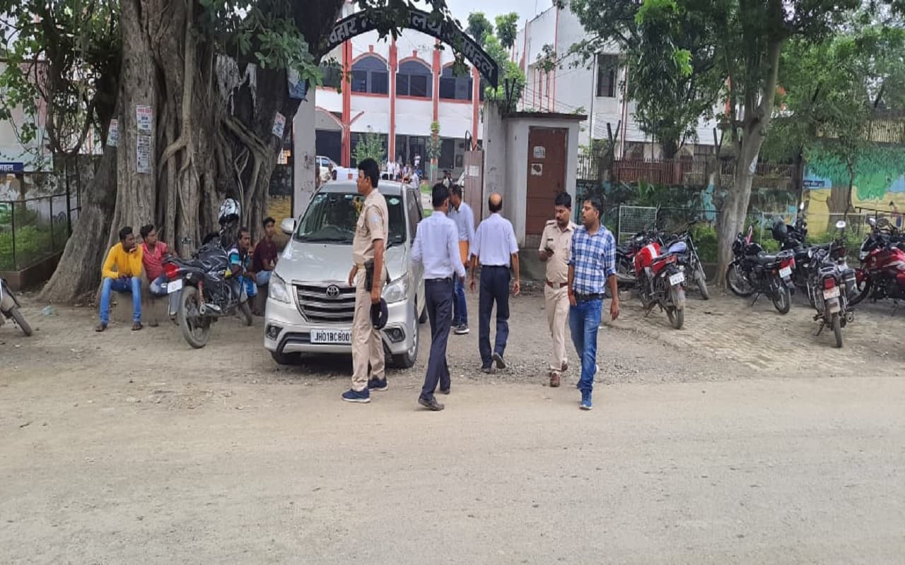 Jharkhand News : झारखंड में अवैध पत्थर कारोबार की जांच कर रही ED की टीम तीसरी बार पहुंची साहिबगंज