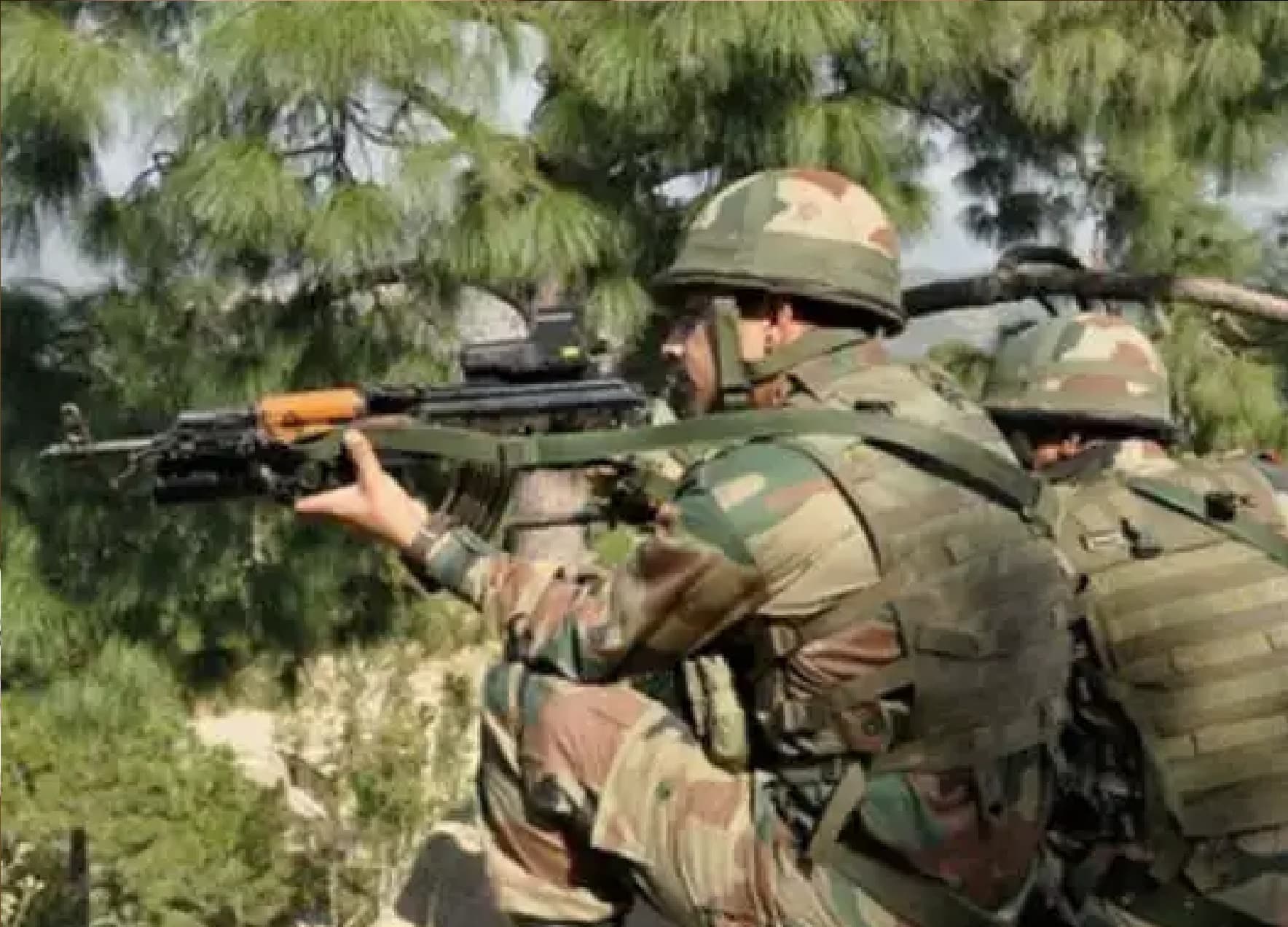 कुलगाम एनकाउंटर: 2 आतंकी ढेर, रॉकेट लॉन्चर समेत भारी मात्रा में हथियार बरामद, पंजाब में ग्रेनेड मिलने से दहशत
