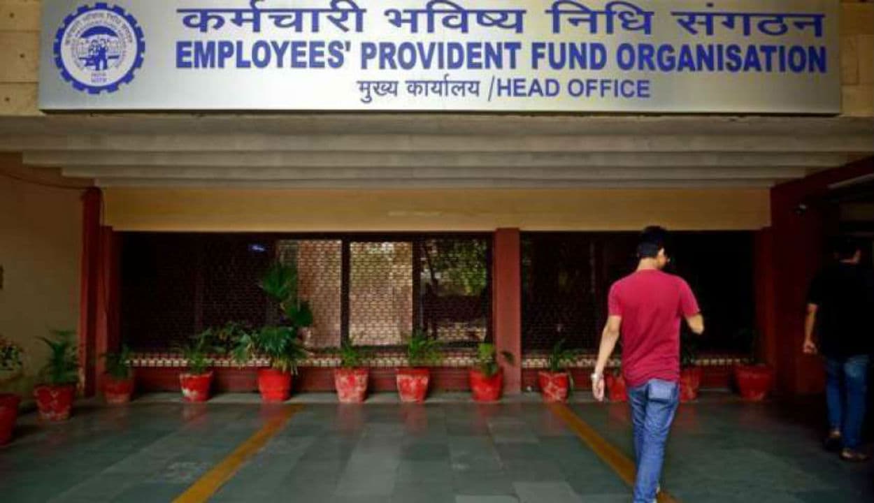 PF खाता से पैसों की निकासी के लिए अब घर बैठे ही कर सकते हैं क्लेम, लाखों कर्मचारियों और पेंशनर्स समेत एम्प्लायर्स को होगा फायदा