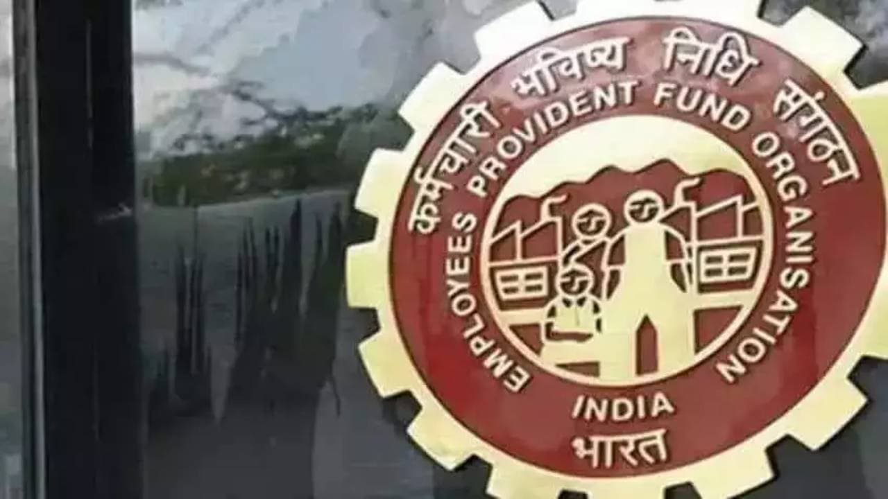 होली से पहले 5 करोड़ कर्मचारियों को लगा करारा झटका, मोदी सरकार ने ईपीएफ ब्याज दर में की भारी कटौती
