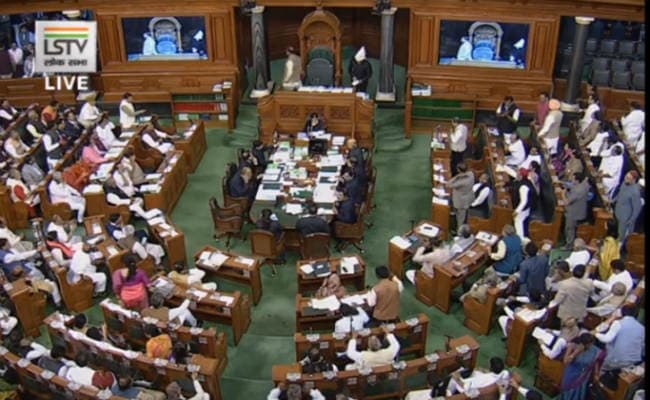 संसद LIVE: दिल्ली हिंसा पर चर्चा के लिए सरकार तैयार, विपक्ष का हंगामा जारी