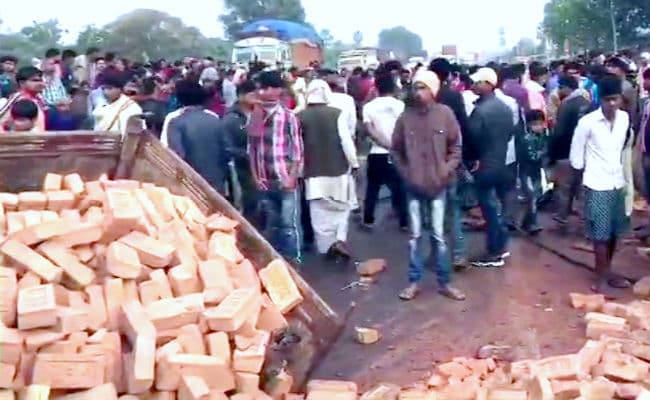 स्कॉर्पियो और ट्रैक्टर की टक्कर में 13 लोगों की मौत, यूपी के फैजाबाद से होली में घर आ रहे थे लोग