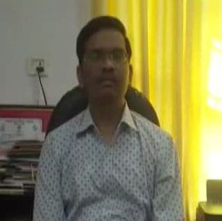 Coronavirus : हाथरस जिले के क्वॉरेंटाइन सेंटर से 35 कोरोना संदिग्ध फरार, प्राथमिकी दर्ज, संदिग्धों की निगरानी कर रहे पंचायत सेवक निलंबित