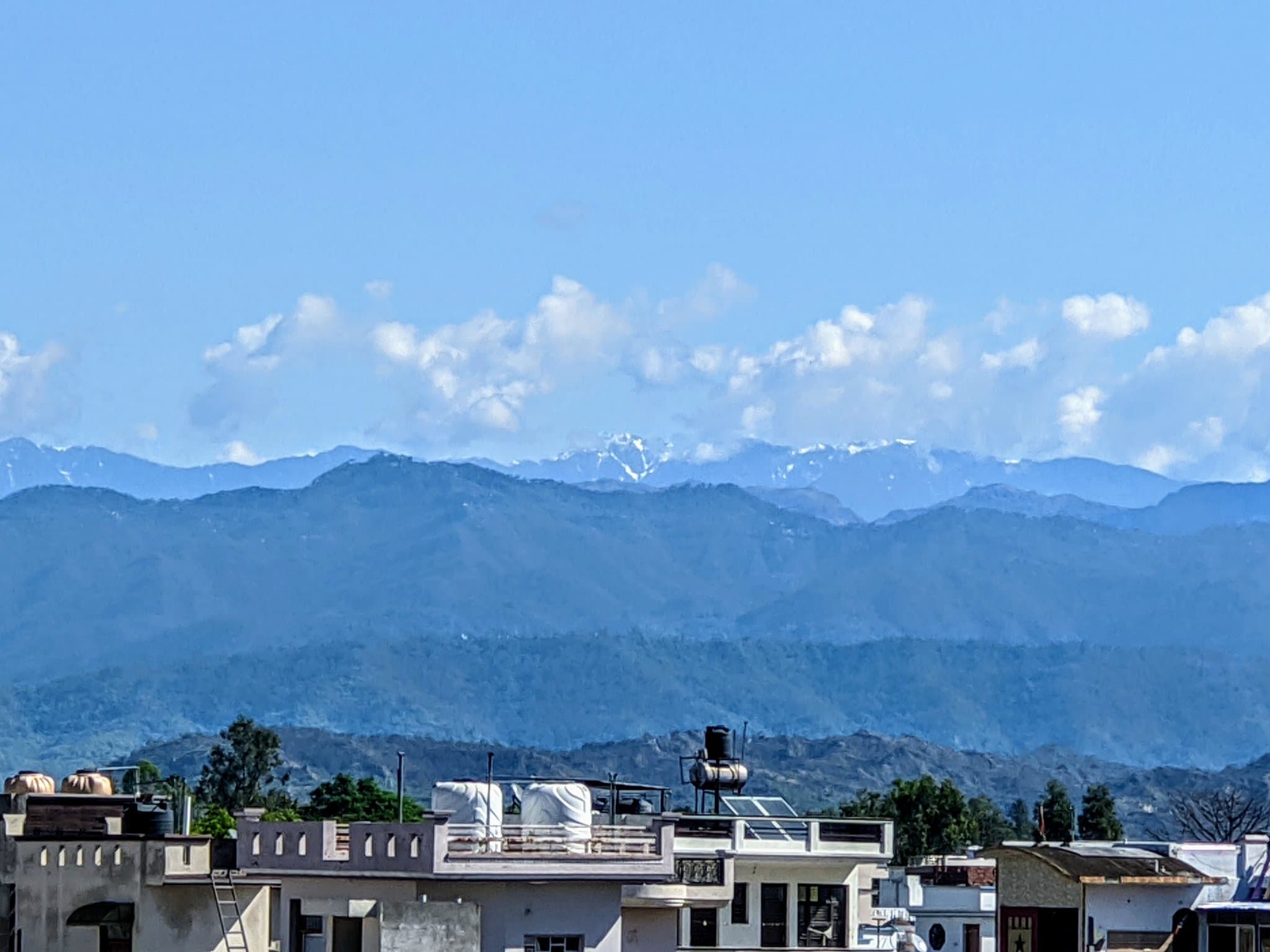 लॉकडाउन का असर: सुकून में है प्रकृति, 30 साल बाद दिखा धौलाधर पर्वत