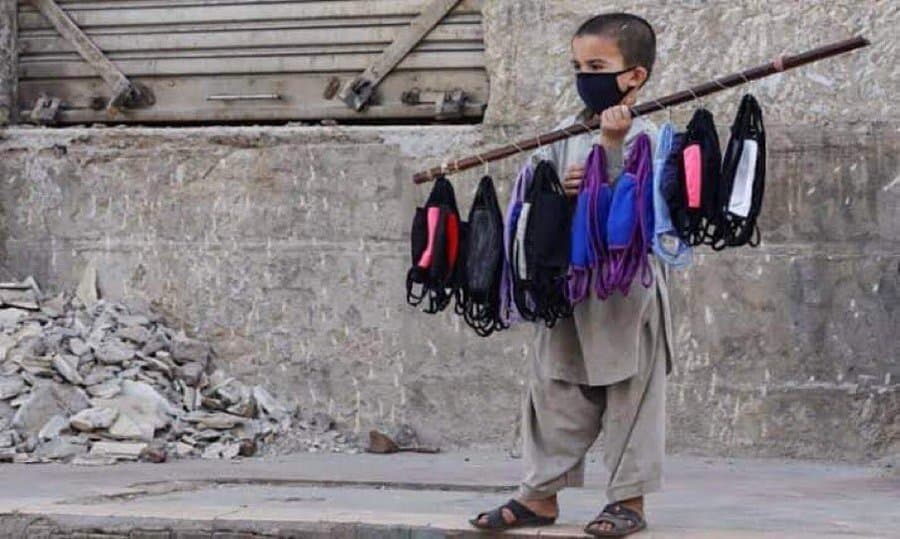 चीन की इस बेशर्म हरकत से शर्मिंदा हो रहे पाकिस्तानी, मास्क के नाम पर किया मजाक