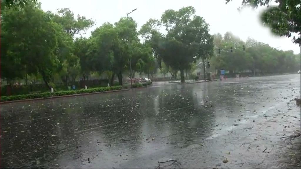 Weather Forecast : दिल्ली NCR सहित जम्‍मू-कश्‍मीर और हिमाचल में बारिश, मौसम विभाग ने इन स्‍थानों को लेकर जारी की चेतावनी