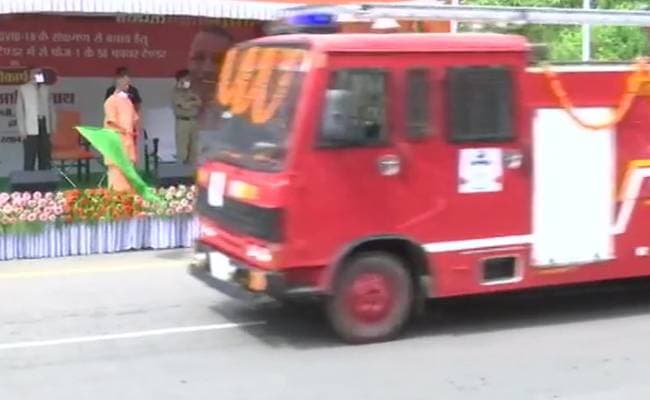 उत्तर प्रदेश के गांवों और शहरों को दमकल की गाड़ियों से किया जायेगा संक्रमण मुक्त : योगी