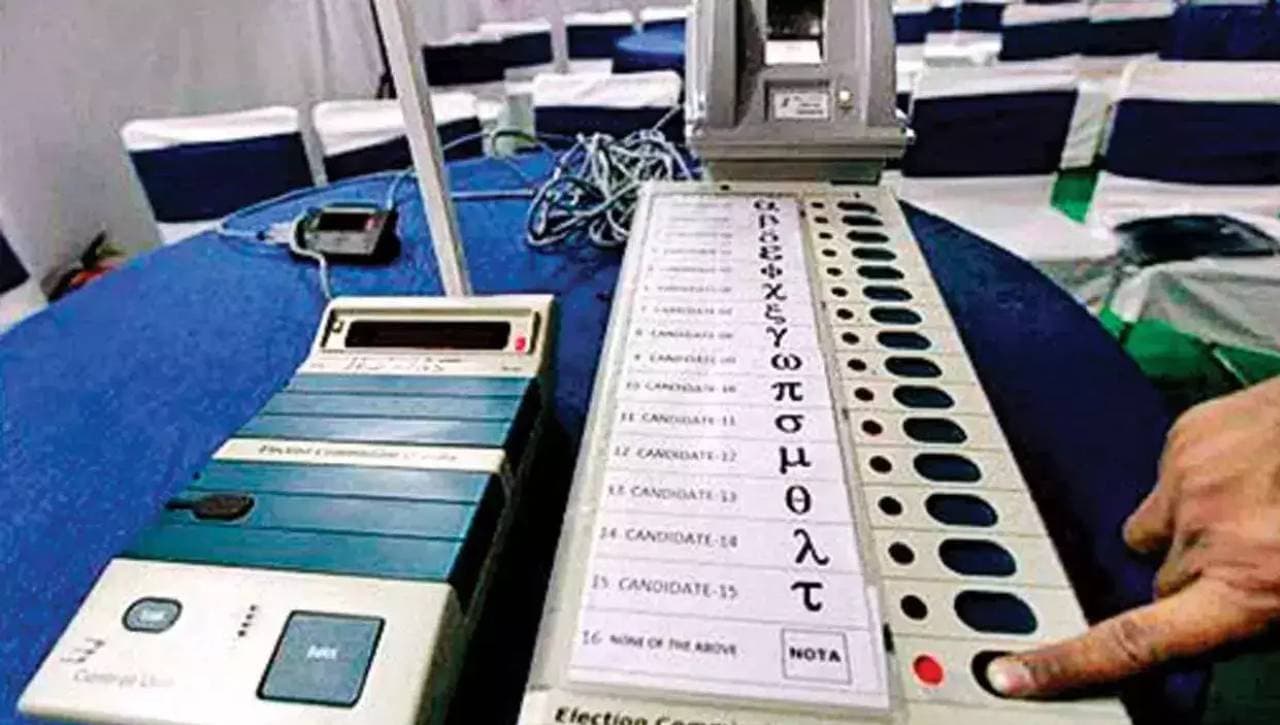 ईवीएम के खिलाफ विपक्ष का हल्लाबोल, ईसीआई की दर पर देंगे दस्तक