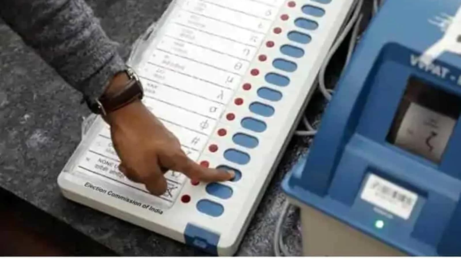 UP Election 2022: मतदाता वोट देने से पहले जान लें आखिर कैसे काम करता है EVM, क्या हैं इसके फायदे