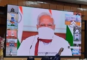 Lockdown पर चर्चाः गमछे को मास्क बना कर पीएम मोदी ने की मुख्यमंत्रियों के साथ बैठक