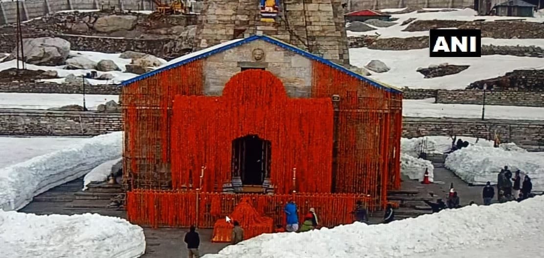 Kedarnath Yatra 2020: लॉकडाउन के बीच खुले केदारनाथ के कपाट, पीएम मोदी के नाम से हुई पहली पूजा