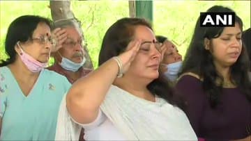 Handwara Encounter : शहीद कर्नल आशुतोष शर्मा को दी गयी अंतिम विदाई, पत्नी-बेटी के नहीं रुक रहे थे आंसू, देखें VIDEO