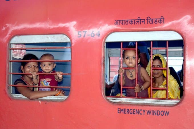 1,150 श्रमिक स्पेशल ट्रेन से करीब 15 लाख प्रवासियों के चेहरे पर लौटी मुस्कान, पहुंचे घर