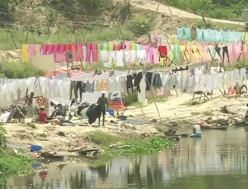 लॉकडाउन में खत्म हुआ धोबी घाट का सूनापन, लेकिन संक्रमण के भय से जारी है धोबियों की मुश्किलें