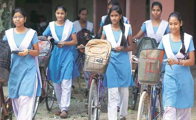 यूपी में कामगारों की बेटियों को हाइस्कूल उत्तीर्ण करने पर मिलेगी साइकिल, इस शर्त को करना होगा पूरा…