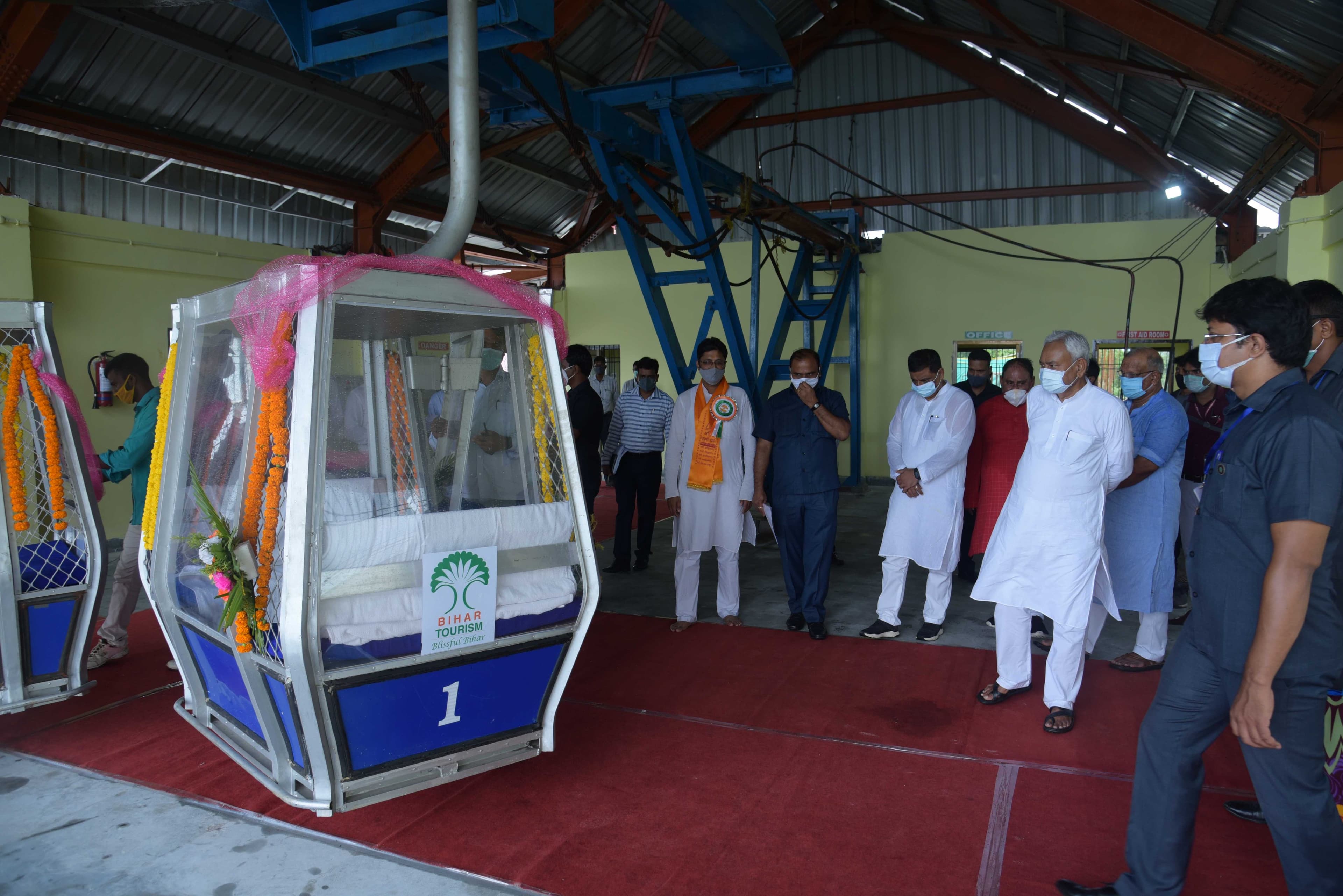 दूसरे की जगह दे रहे थे डीएलएड की परीक्षा, चार लड़कियों समेत नौ सॉल्वर पकड़े गये, 50 हजार में मैनेज था सेंटर