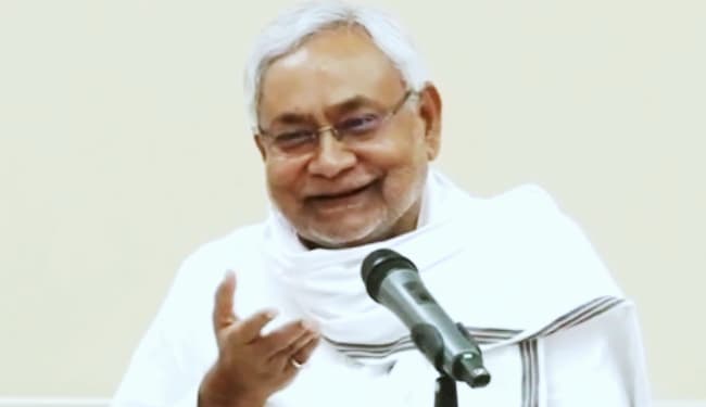 मुख्यमंत्री नीतीश कुमार का तेजस्वी पर पलटवार, कहा- हमको कहता है बाहर नहीं निकले हैं, ...खुद कहां रहता है भाग करके...