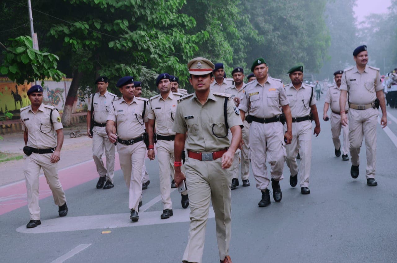 मुंबई में जबरन कोरेंटिन दबंग IPS विनय तिवारी का खास अंदाज, अटल जी को ऐसे किया याद