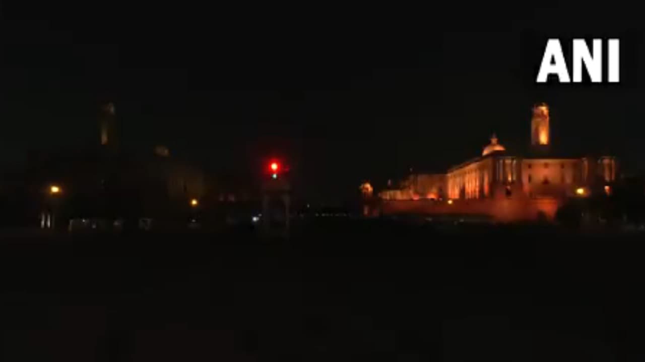 Earth Hour 2022: दुनिया भर में रात 8.30 बजे से 1 घंटे के लिए बंद की गईं लाइटें, जानें क्या है अर्थ आवर