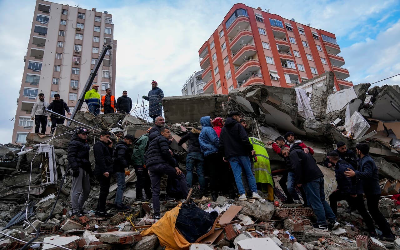 Earthquake: तुर्की-सीरिया में और मच सकती है भूकंप से तबाही, आफ्टरशॉक को लेकर अलर्ट जारी, देखें खौफनाक तस्वीरें