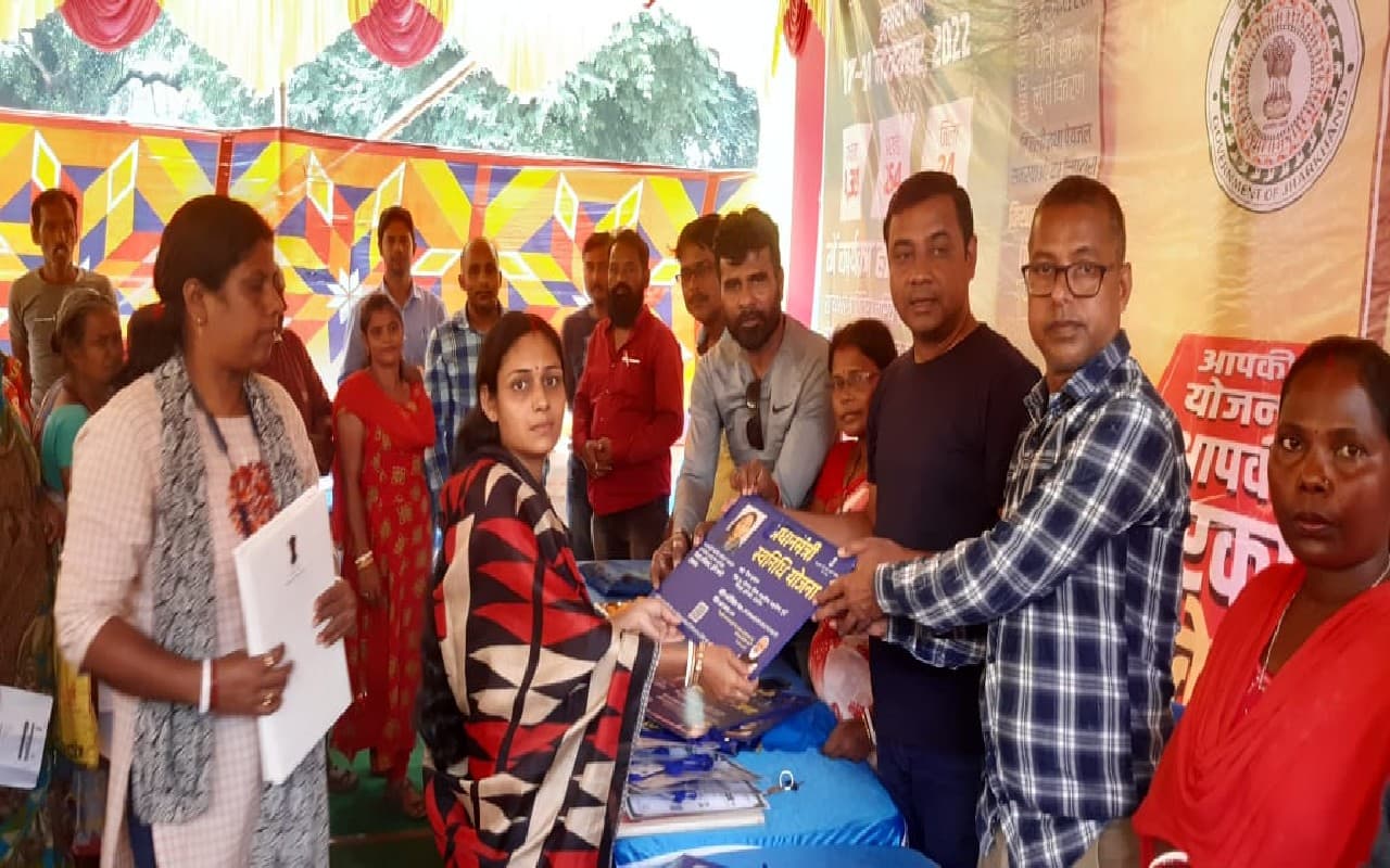 पूर्वी सिंहभूम के चाकुलिया में लगा सरकार आपके द्वार शिविर, लाभुकों को मिला योजनाओं का लाभ