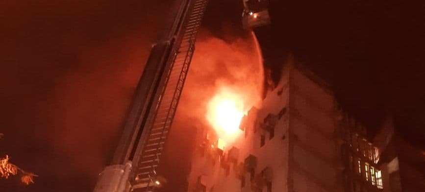 पूर्वी रेलवे के मुख्यालय में लगी भीषण आग, 6-7 दमकलकर्मियों के मरने की आशंका, रेलवे का रिजर्वेशन बंद