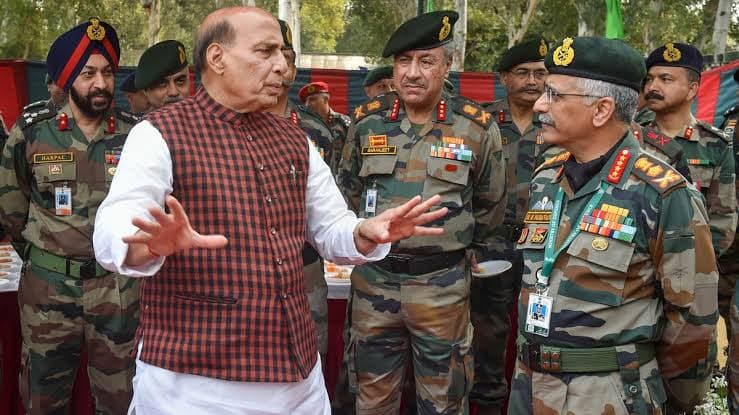 India China Tension: लद्दाख पर रक्षा मंत्री की हाई लेवल मीटिंग, एनएसए डोभाल, जनरल रावत और सेना प्रमुख हुए शामिल