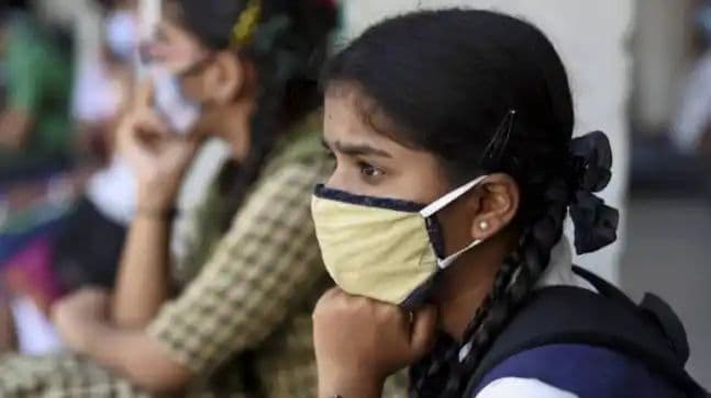 COVID-19: केरल सरकार ने अगले एक साल के लिए जारी की नयी गाइडलाइंस, लागू होंगे ये नियम