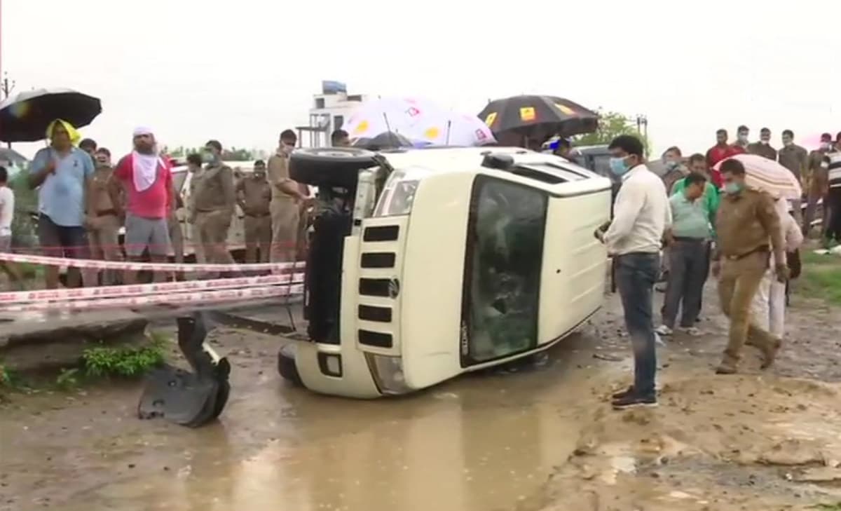 भैंसों का झुंड सामने आने से पलटी विकास दुबे की गाड़ी, यूपी STF ने दिये सभी सवालों के जवाब