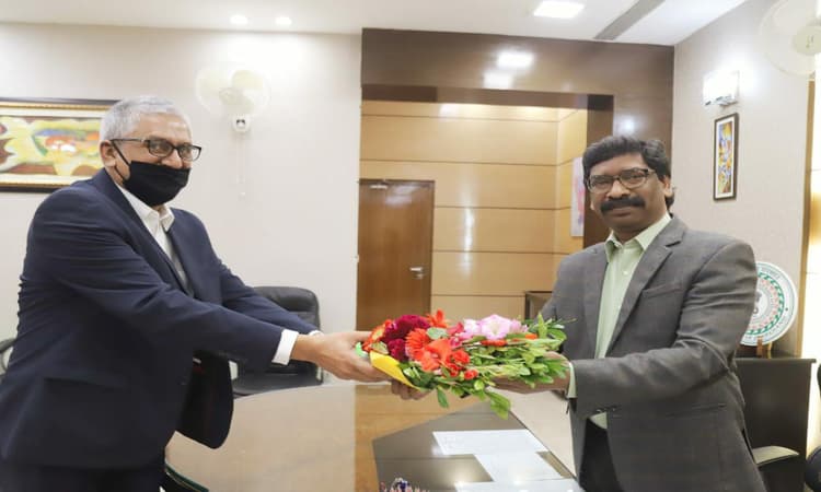 झारखंड के सीएम हेमंत से मिले ईसीएल सीएमडी, माइंस एरिया के विभिन्न परियोजनाओं के लंबित मामलों से कराया अवगत