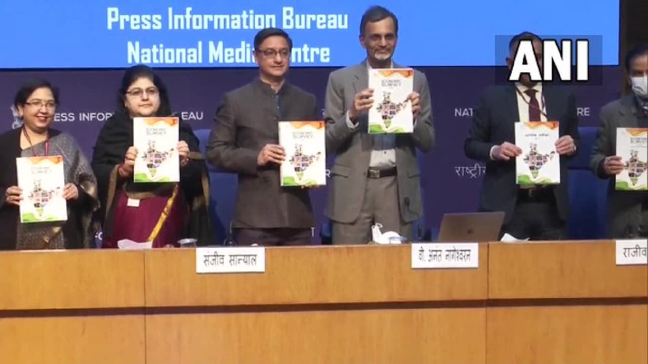Economic Survey 2022: संजीव सान्याल ने कहा- लॉकडाउन से सबसे ज्यादा प्रभावित रहा सर्विस सेक्टर