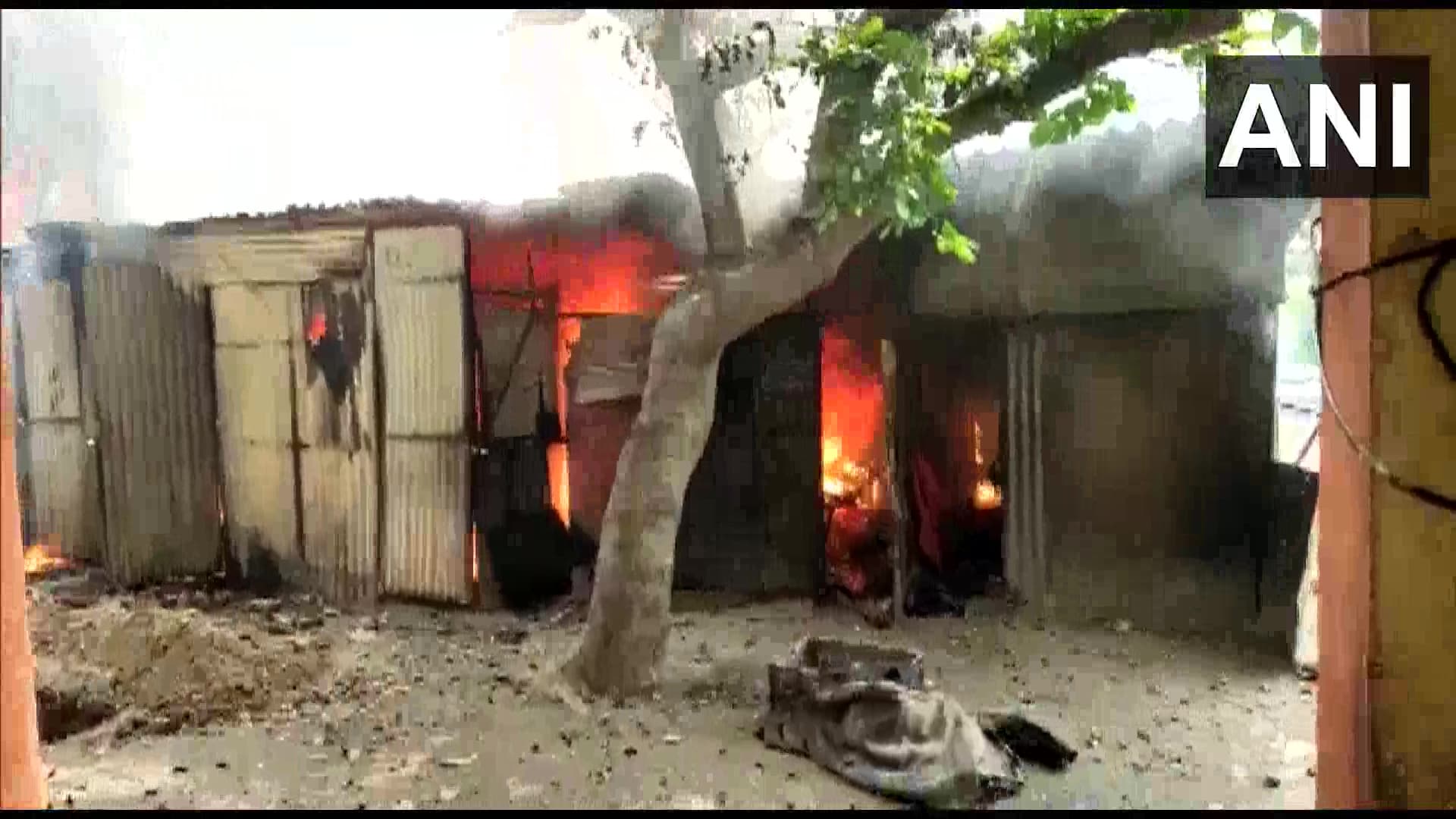 दिल्ली के निजामुद्दीन रेलवे स्टेशन के यार्ड में लगी आग, नुकसान की सूचना नहीं