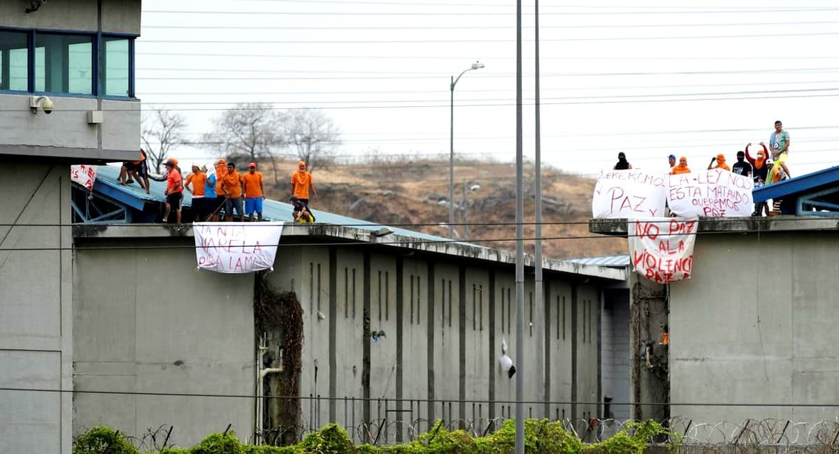 इक्वाडोर: सबसे बड़े जेल में गैंगवार, 68 कैदियों की मौत