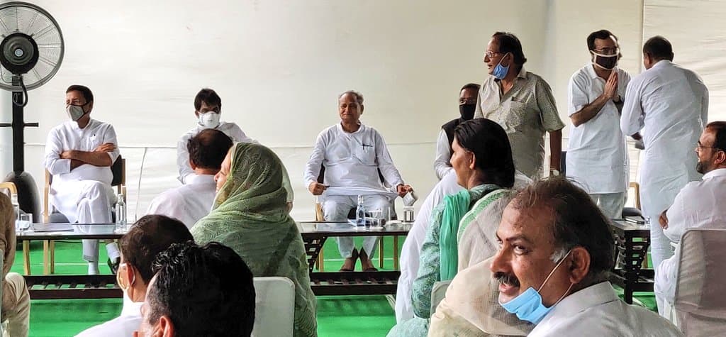 Rajasthan Politics: नंबर गेम में अशोक गहलोत के सामने सचिन पायलट पिछड़े? कांग्रेस नेताओं के चहरे पर लौटी मुस्कान