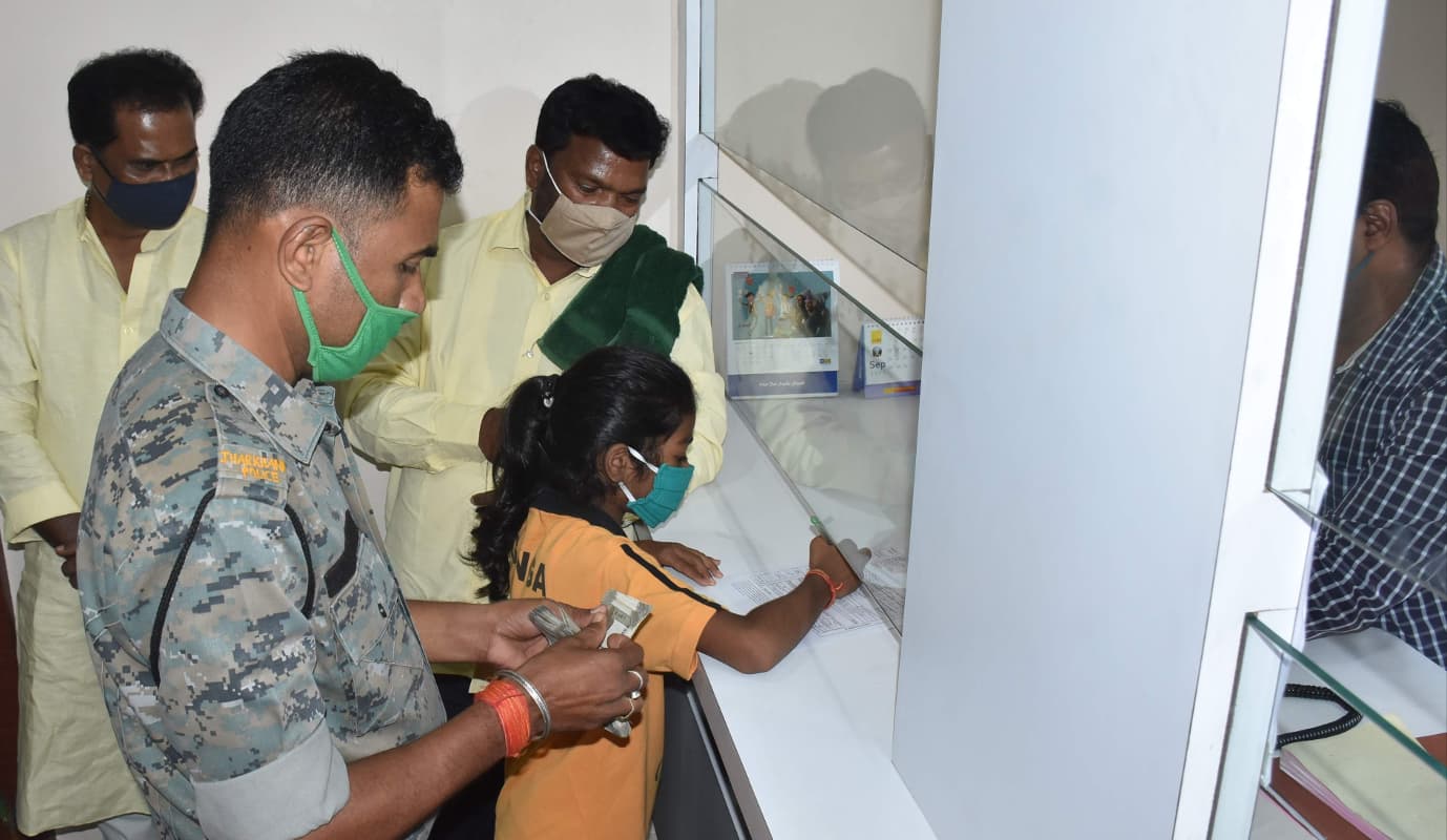 लॉकडाउन में फीस नहीं भरने पर स्कूल ने काटा झारखंड के शिक्षा मंत्री की नातिन का नाम, दौड़े-दौड़े स्कूल पहुंचे जगरनाथ महतो