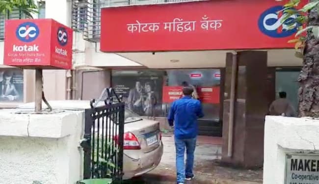 Bank Interest Rates: बैंक ऑफ बड़ौदा और ICICI ने ग्राहकों को दिया झटका, कोटक महिंद्रा ने दी खुशखबरी