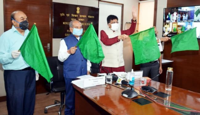 भारत की पहली 'किसान रेल' सेवा आज से शुरू, केंद्रीय मंत्री ने हरी झंडी दिखा ट्रेन को किया रवाना, शनिवार की शाम दानापुर पहुंचेगी