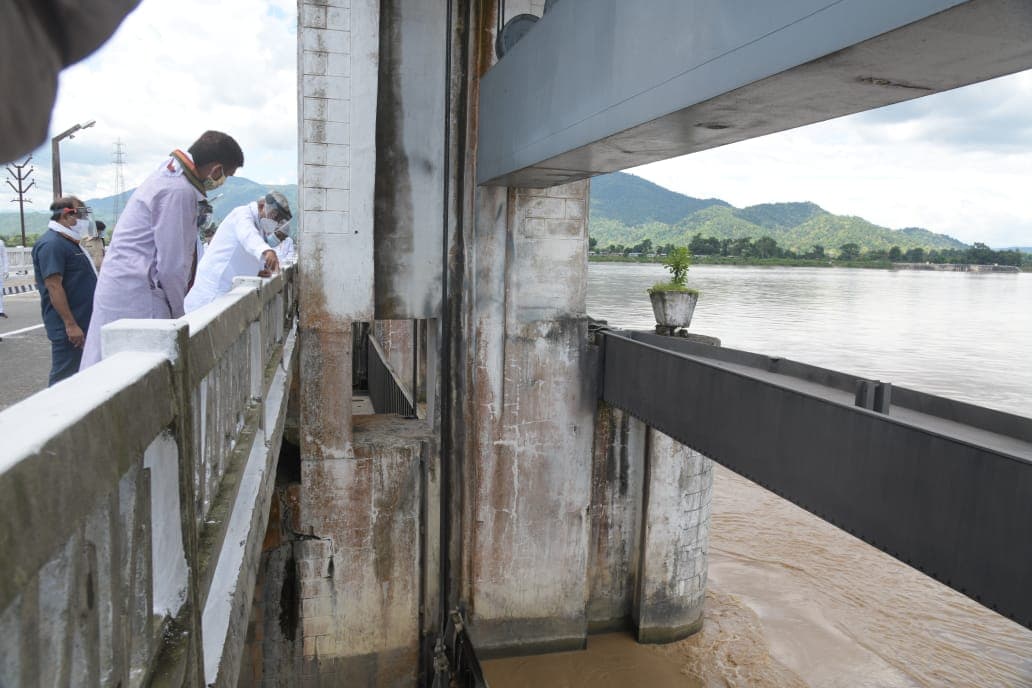 Bihar Flood Updates: पावर ग्रिड और सब स्टेशनों में बाढ़ का पानी घुसने से नौ जिलों के कुछ इलाकों में बिजली आपूर्ति बाधित