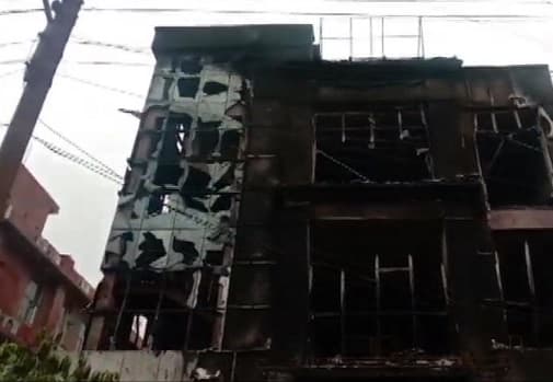 नोएडा के बॉल पेन बनाने वाली कंपनी में लगी भीषण आग, सिक्योरिटी गार्ड की मौत