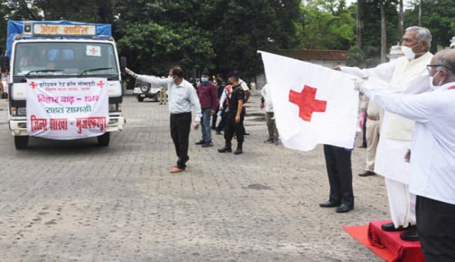 Bihar Flood Updates: झंडी दिखा कर राज्यपाल ने बाढ़ पीड़ितों के लिए रवाना की राहत सामग्री