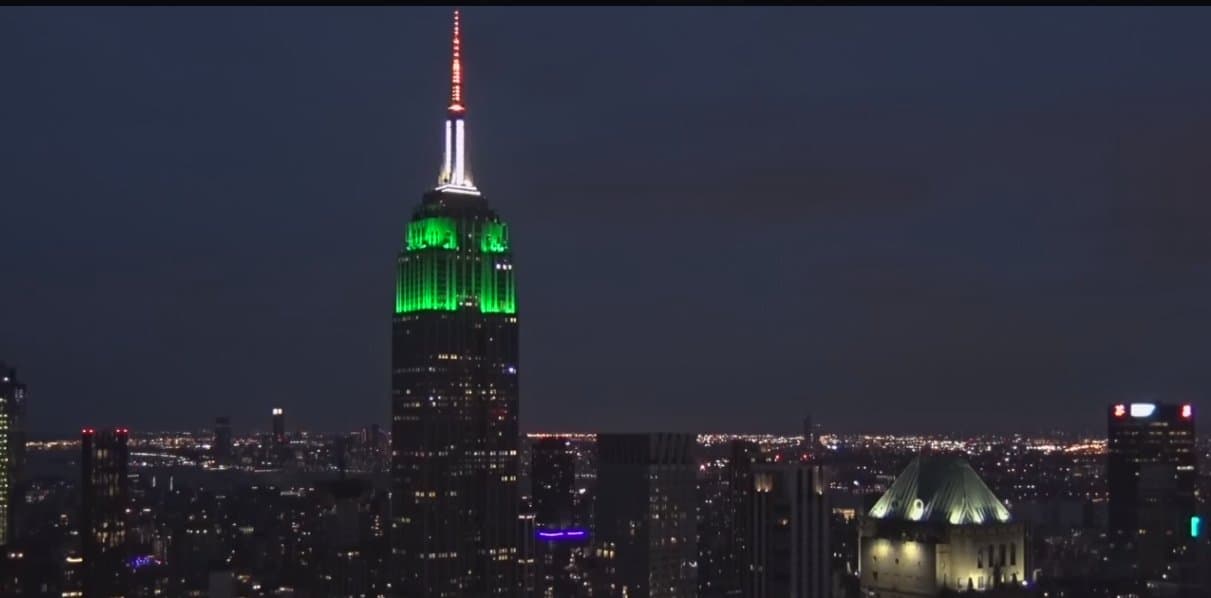 Independence day: तिरंगे की रोशनी से चमका अमेरिका का एंपायर स्टेट बिल्डिंग, टाइम्स  स्क्वायर पर पहली बार लहराया भारतीय झंडा