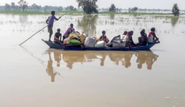 Bihar Flood Live Updates: गंडक नदी 36 घंटे बाद खतरे के निशान से ऊपर, अहिरौलीदान-विशुनपुर बांध पर बढ़ा दबाव