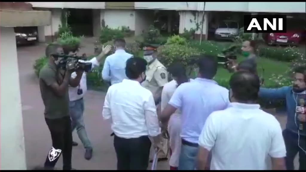 SSR Case LIVE Updates: सैमुअल मिरांडा  और ड्रग पेडलर बासित को NCB ने हिरासत में लिया,  रिया के भाई शोविक से पूछताछ