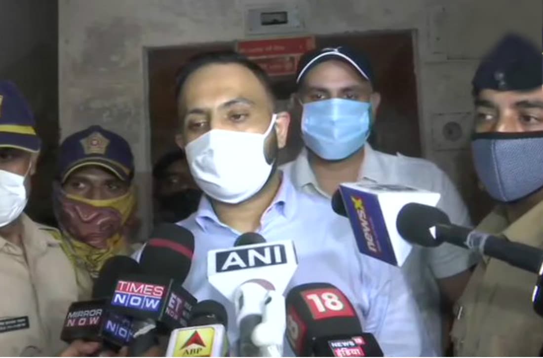 Sushant Singh Rajput Case: ड्रग्स मामले में NCB ने स्टाफ मेंबर दीपेश सावंत को किया गिरफ्तार Sushant Singh Rajput Case: ड्रग्स मामले में NCB ने स्टाफ मेंबर दीपेश सावंत को किया गिरफ्तार