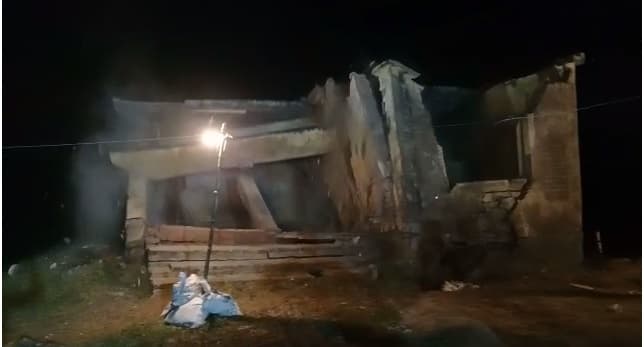 नहीं काम आयी 11 दिनों की मेहनत, देखते देखते गंडक नदी में समाया आंगनबाड़ी केंद्र